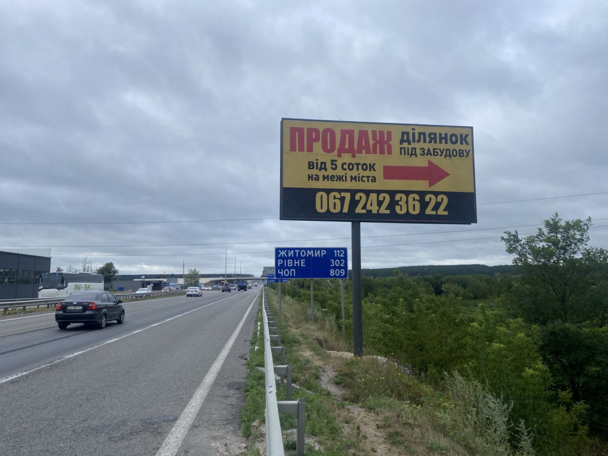Billboard Kiev roads,  Kiiv - Zitomir, Stoanka, naproti  AZS Avantaz, v napramku Kieva