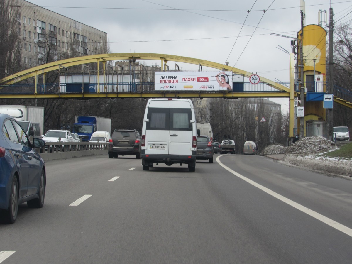 Нестандарт Київ,  вул. О.Теліги в напрямку ст.м. Почайна (колишня Петрівка)