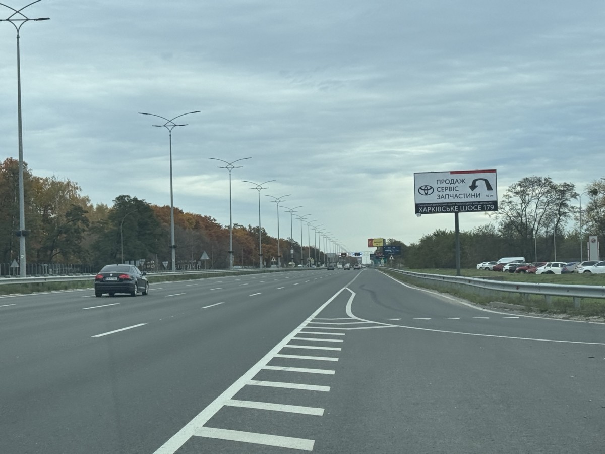 Билборд Гора,  Бориспільське шосе, 28+930,  поруч автосалон Опель, Рено  в напрямку Бориспіль