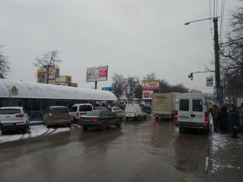 Билборд Каменец-Подольский,  пр. Грушевського (зупинка біля Центрального ринку) (на Чернівці)