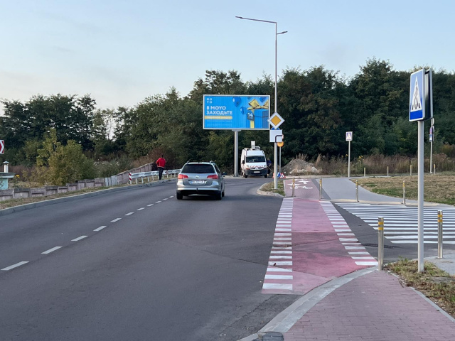 Призма Ровно,  вул. Євгена Архипенка (ТРЦ Хеппі Мол)