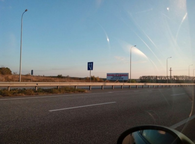 Билборд Житомир трассы,  Траса Житомир-Київ.Об'їздна Коростишева. Напроти комплексу"Вояж", напрямок з Києва на Житомир, 3х12 ст.Б