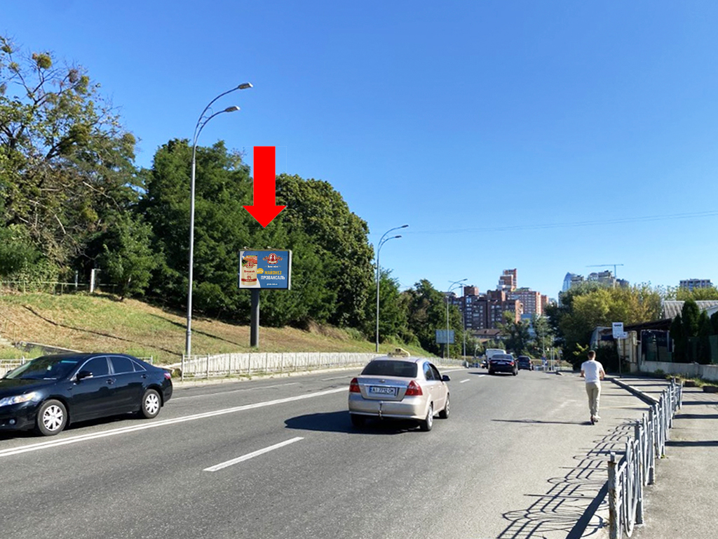 Billboard Kyiv,  Brozka st. (kolis. Kirovograds'ka st.) / st. Izums'ka, na svitlofori, v storonu st. Grincenka