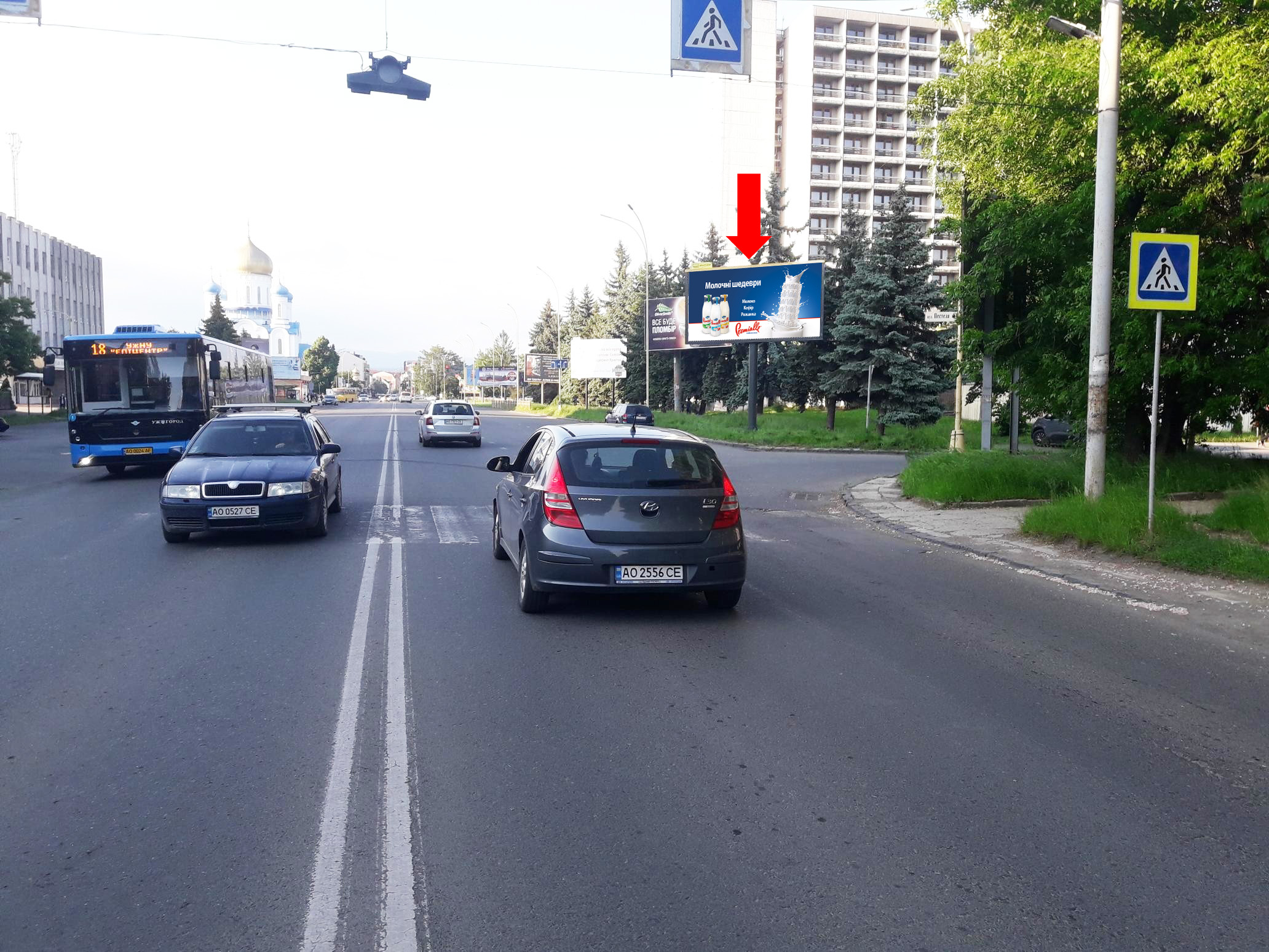 Prismatron, prism Uzhgorod,  Minajs'ka st. / Pestela st., bila uvelirnogo magazinu "Samocviti"