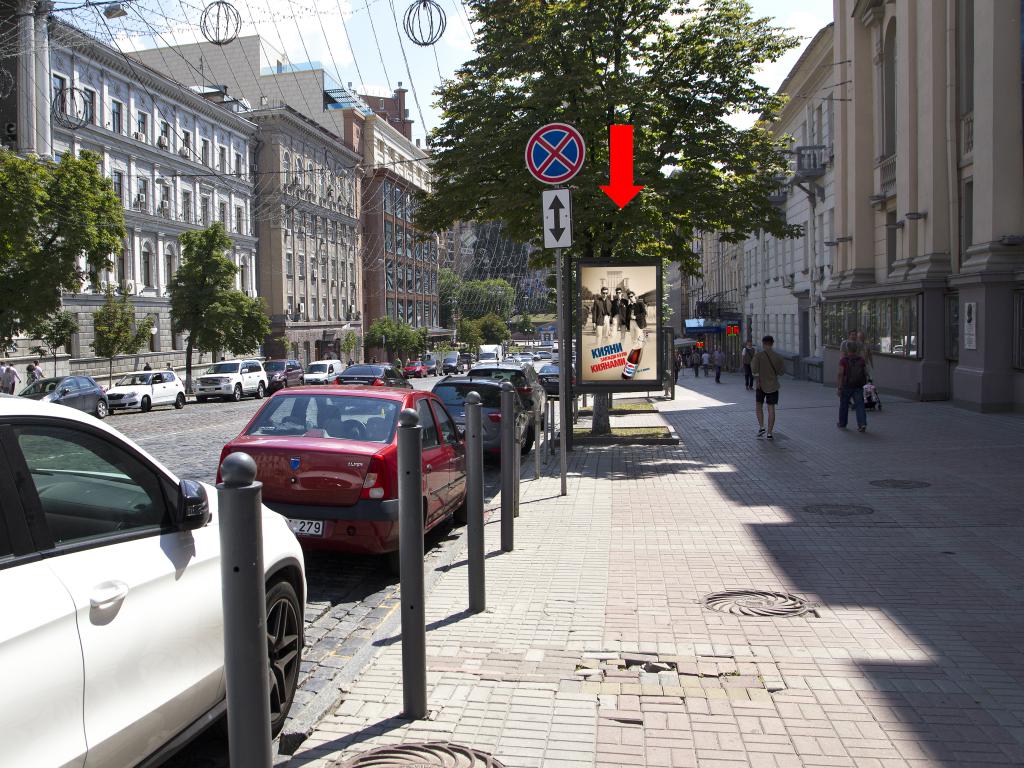 Citylight Kyiv,  Hmel'nic'kogo st., 5/15, bila st. m. "Teatral'na", teatru L. Ukrainki, v storonu st. Hresatik