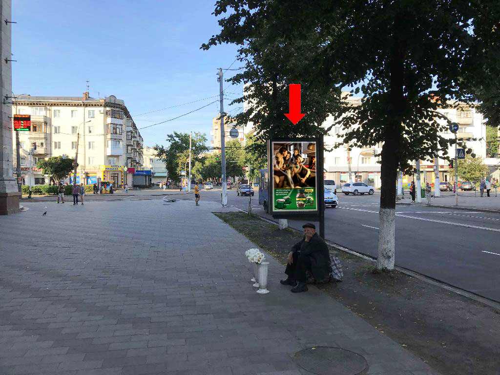 Citylight Zhytomyr,  Kiivs'ka st., 37 / Nebesnoi Sotni st. (kol. Moskovs'ka st.), bila CUMu, magazinu "Plato", "Vatsons"