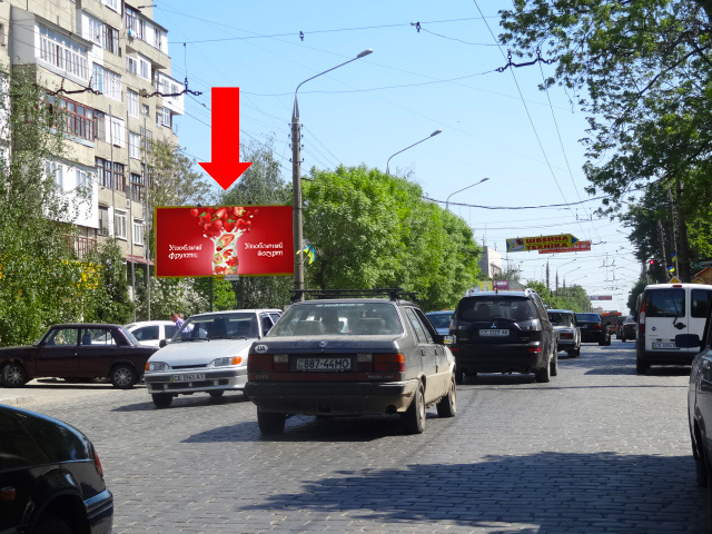 Billboard Chernivtsi,  Golovna st., 189, bila magazinu "Flamingo", Privatbanku