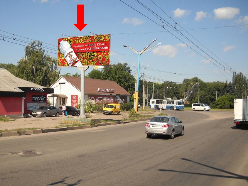 Billboard Cherkasy,  Himikiv av. / Smilans'ka st., bila avtomagazinu, z''izd z mostu