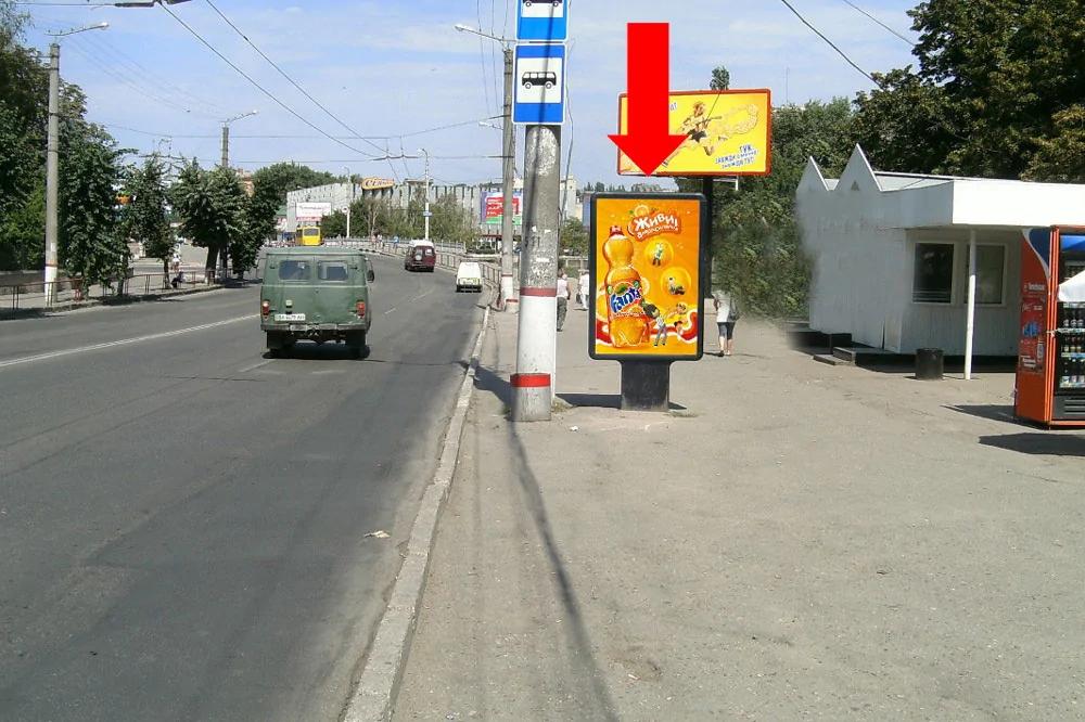 Сiтiлайт Кіровоград,  Соборна вул. (кол. 50-річчя Жовтня вул.) / В. Перспективна вул. (кол. Маркса вул.), біля мосту через р. Інгул, в центр