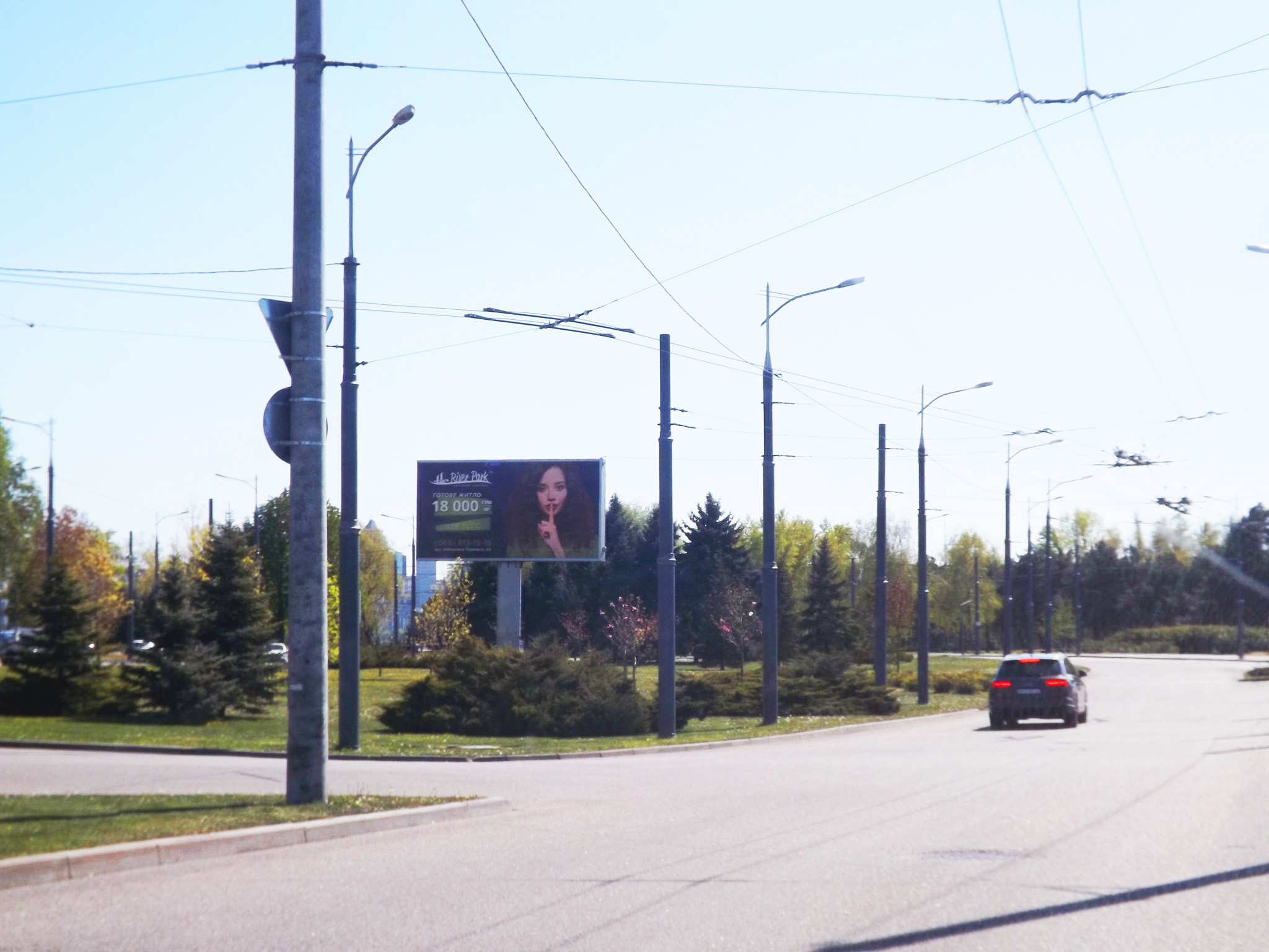 Billboard Dnipropetrovsk,  st.Malinovs'kogo, central'nij mist, rozpodiluvac, bek-lajt 8h4