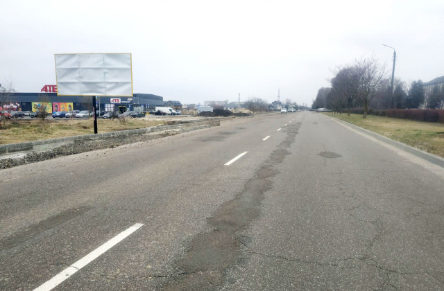 Billboard Busk,  vizd v m. Bus'k, st. L'vivs'ka, 77, na centr mista, porad rajonna likarna, ATB + zovta vitrozahisna luminescentna ramka