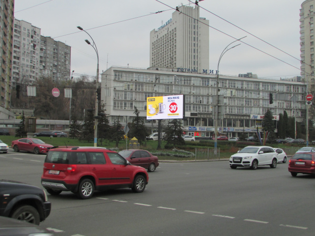 Video billboard Kyiv,  Golosiivs'ka plosa na rozpodiluvaci (m.Golosiivs'ka)