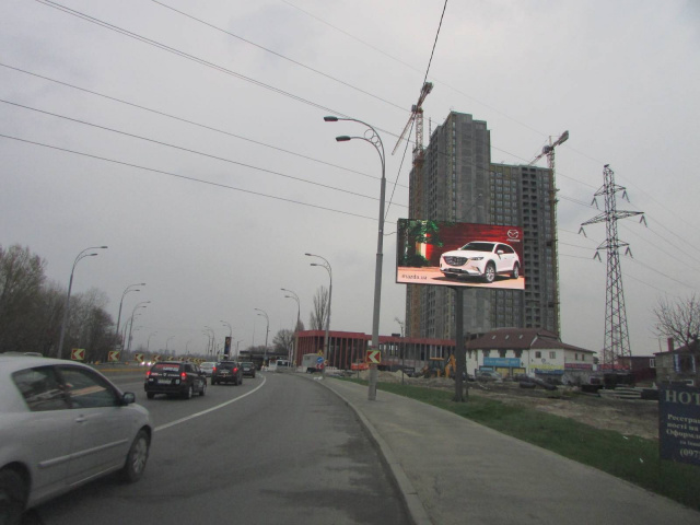 Video billboard Kyiv,  Naberezno-Ribal's'ka, 400 metriv vid prospektu Stepana Banderi, ruh do centru mista
