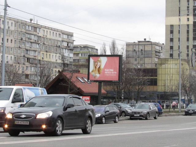 Scrolller, scroll Kyiv,  Dniprovs'ka naberezna, 3A (ruh vid mostu Patona, livoruc)
