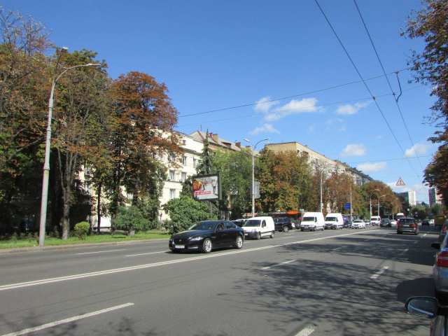 Scrolller, scroll Kyiv,  Povitroflots'kij prospekt, 42 (ruh vid Sevastopol'skoi plosi)