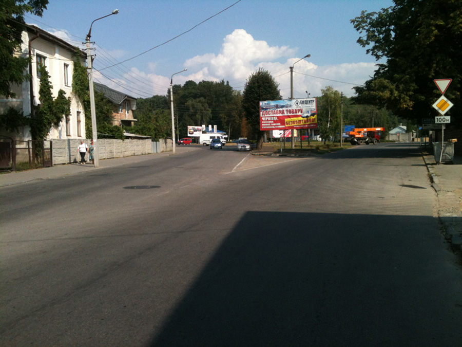 Billboard Chernivtsi,  na transportnij rozvazci vulic' Ckalova ta Mikolaivs'koi