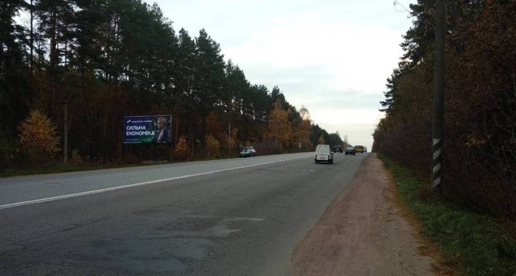 Билборд Житомир трассы,  выезд из города в напр. Бердичева, Винницы, Бердичевское шоссе, знак-стелла "ЖИТОМИР",  ; от АЗС ОККО, ВОГ, строительный маркет, АТБ, миниотель "Шале", с.Заречаны, дачный массив,после поворота на объездную на Киев