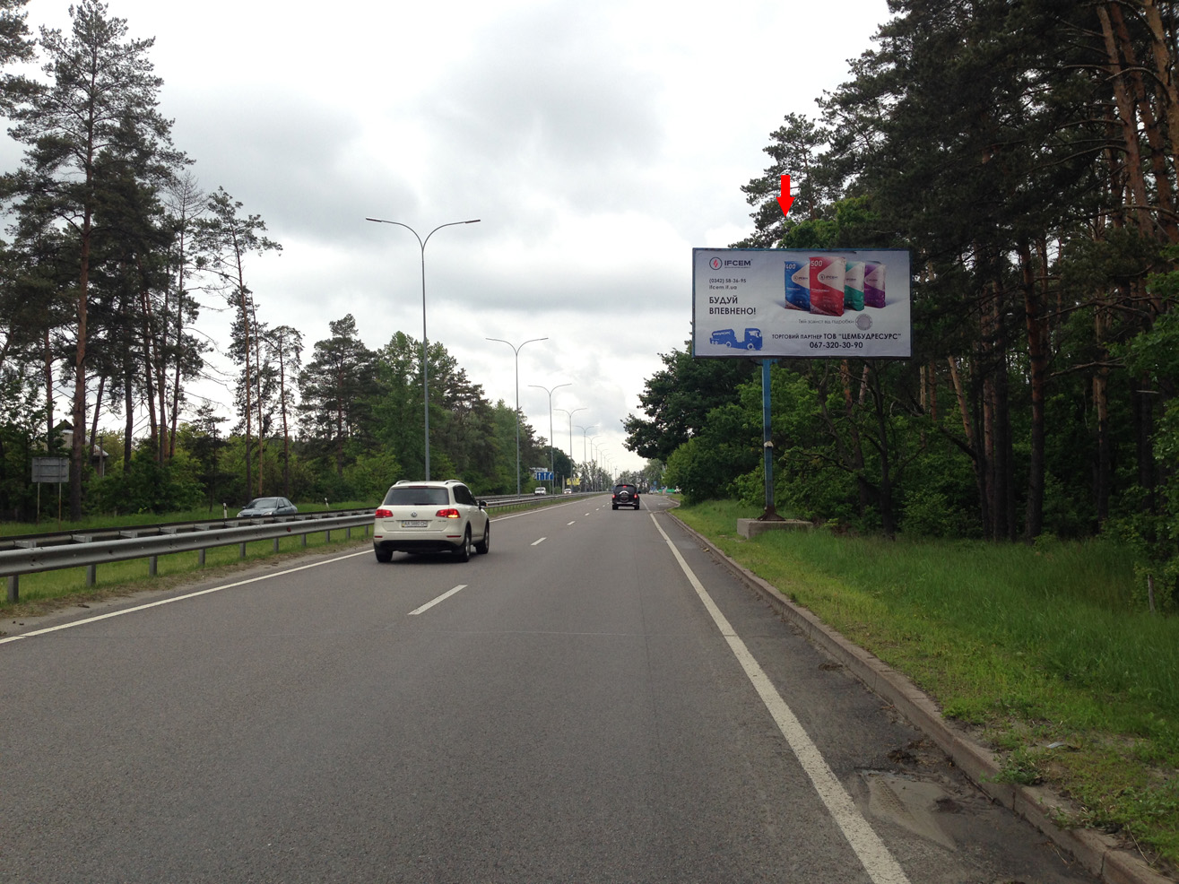 Billboard Vishgorod,  st. Bogatirskaa, Kiev, R-69, 2400 m ot certy goroda (trassa v storonu Mezigor'a, zoopark "12 mesacev" pered zapravkoj WOG) / vyezd iz Kieva (Obolon')