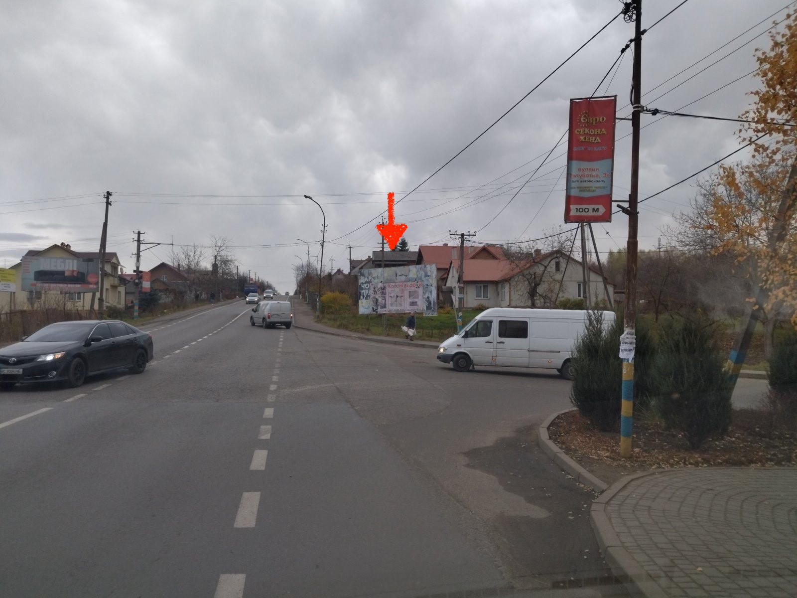 Білборд, бігборд (борд)  Луцьк,  Львів-Шегині м. Мостиська поворот на автобусну зупинку.