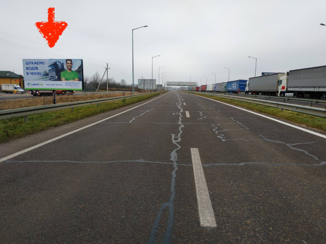 Billboard Glinitsi,  Krakovec'. Kordon, na resp. Pol'sa, 800 m. do prikordonnogo postu, trasa L'viv - Krakovec' (M-10)