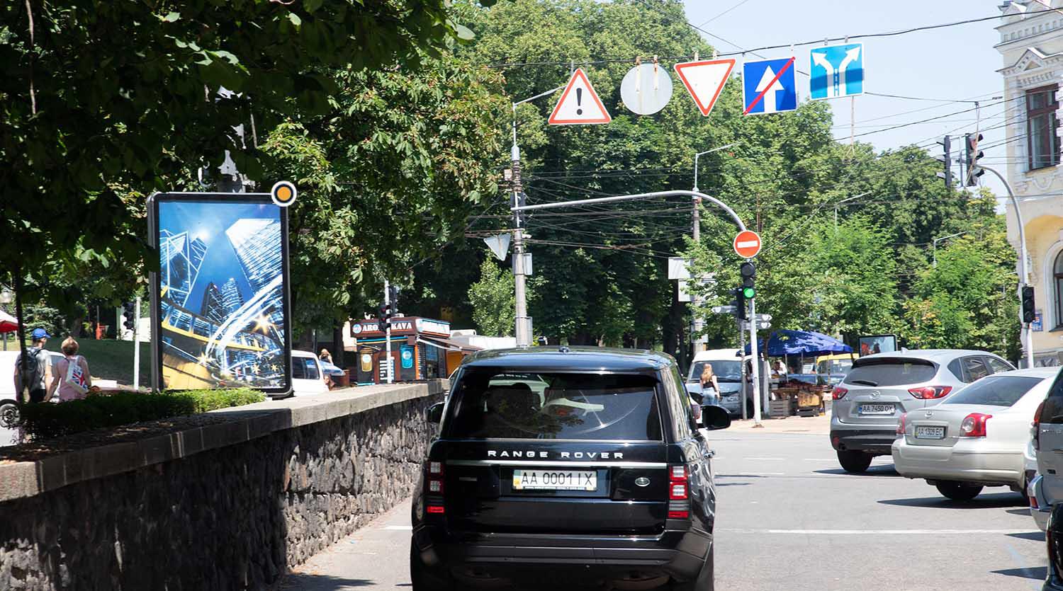 Ситилайт Киев,  Антоновича вул. (Горького). роздільник