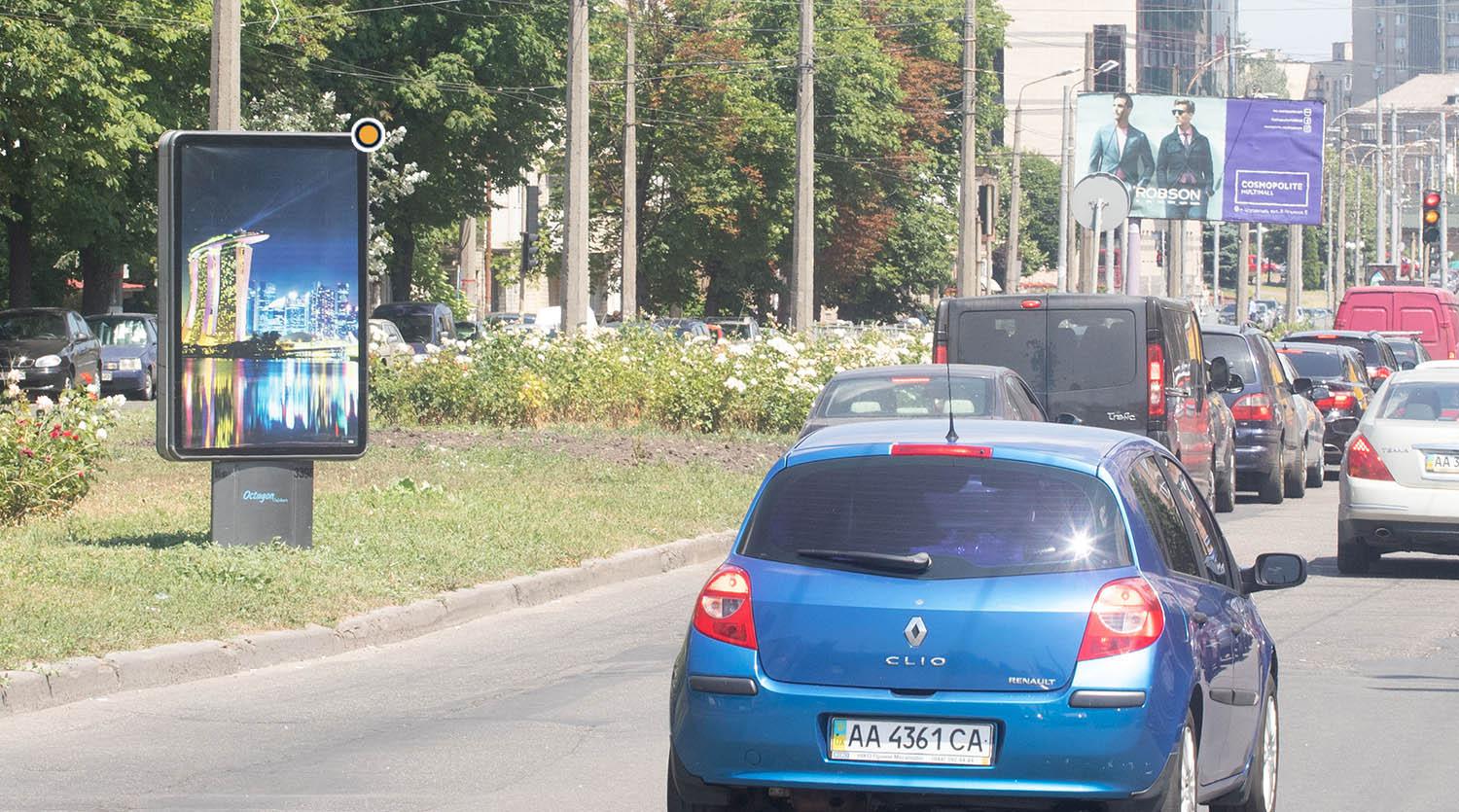 Ситилайт Киев,  Святослава Хороброго вул. (Народного ополчення)., роздільник, навпроти буд.№9