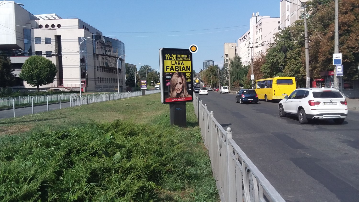 Ситилайт Киев,  Святослава Хороброго вул. (Народного ополчення). роздільник