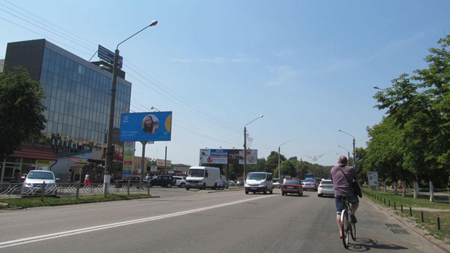 Білборд, бігборд (борд)  Бориспіль,  Київський шлях вул., 10, при виїзді з м. Бориспіль в районі міського ринку