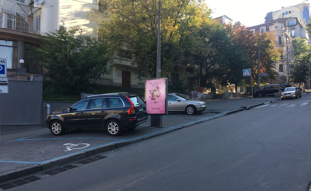 Ситилайт Киев,  Крутий узвіз, 1/2 на розі Бесарабська площа