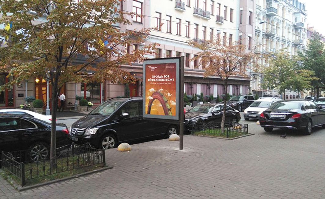 Ситилайт Киев,  Пушкінська вул./Тараса Шевченка булв. (Прем'єр Палац)