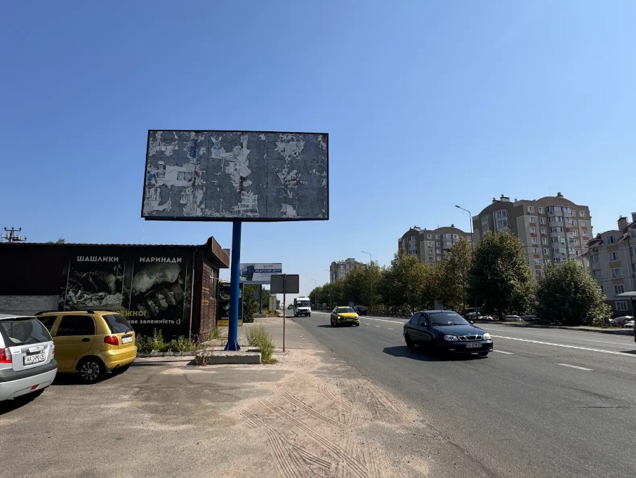 Billboard Svyatopetrivske,  st.Belogorodskaa, naprotiv  Petrovskogo Kvartala