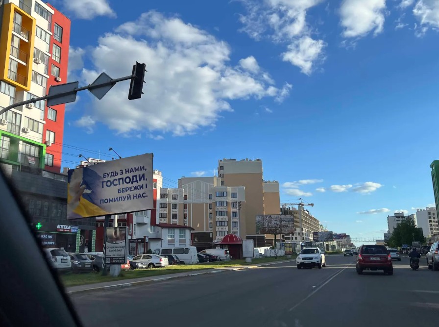 Billboard Kryukivshchyna,  st.V.Stusa, bila ZK Sakura, napravlenna na Krukivsinu