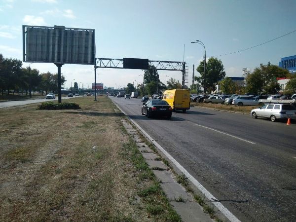 Призма Киев,  вул. Богатирська, розподілювач, Фірмовий магазин та Завод "Оболонь", "Нова Пошта", С\м морепродукти "Глобал Сі Стар", "Ikorka", "Митниця", перед виїздом на вул. Лугова, в бік ст.м. Почайна (колишня Петрівка), просп. Степана Бандери (Московський), в центр