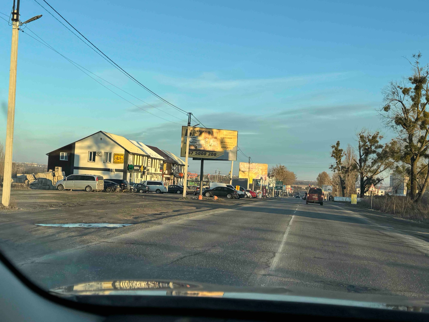 Білборд, бігборд (борд)  Білогородка,  вул. М. Величка,  поруч "Металобаза",  навпроти  БЦ "Білоцвіт", "ДНІПРО М", Садовий центр "Білоцвіт", 100м. до світлофор, "Сільпо",  в бік центру, Житомирської траси