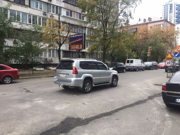 Билборд Киев,  Вул. Шолуденко 2, поруч Клініка "Лікаря Джабара", навпроти заїзд на АЗС "WOG"   та Бізнес-центр, "Нова Пошта - №277", Центральный ЗАКС", "McDonald's", ЖК "Manhattan City", в напрямку просп. Берестейський (Перемоги)