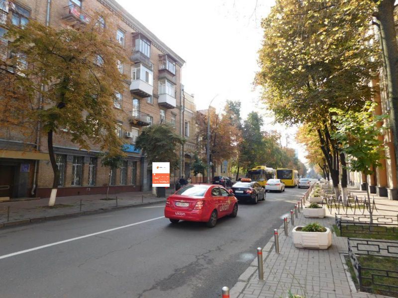 Сітіскролл Київ,  Князів Острозьких (Московська) вул. 5/2, рух в напрямку ст. м. "Арсенальна"