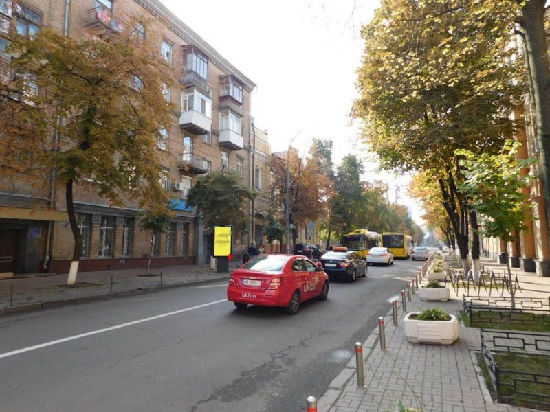 Сітіскролл Київ,  Князів Острозьких (Московська) вул. 5/2, рух в напрямку ст. м. "Арсенальна"