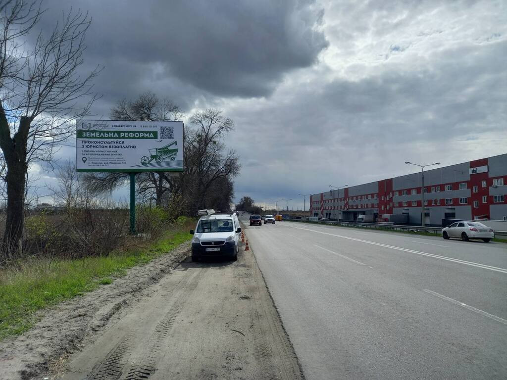 Billboard Svyatopetrivske,  s. Svatopetrivs'ke, avtodoroga Boarka-Visneve (pivnicna), mitnij terminal