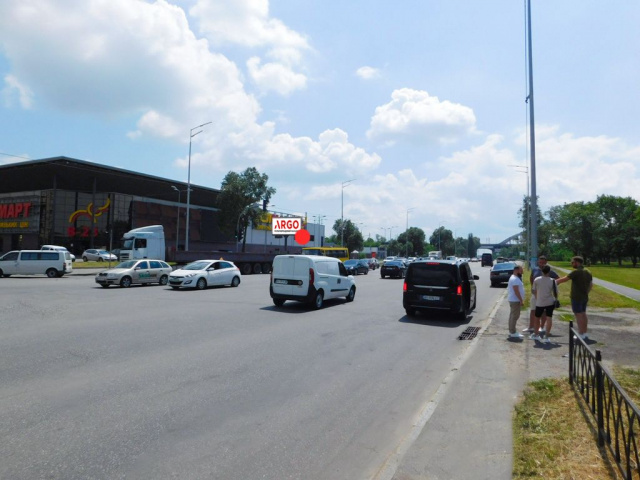 Призма Киев,  Дніпровська набережна /вул. Березняківська, 31