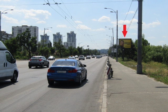 Billboard Kyiv,  Соборності (Возз'єднання) просп., (АТБ-Маркет, Приват Банк, навпроти МакДональдз), в напрямку міст Патона, центр