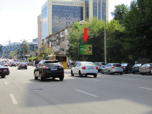 Video billboard Kyiv,  Antonovica st. (Gor'kogo), 164-166 (supermarket "Furset", "Nova posta" viddilenna No82, peretin z st. Zagorodna), v napramku Libids'ka plosa