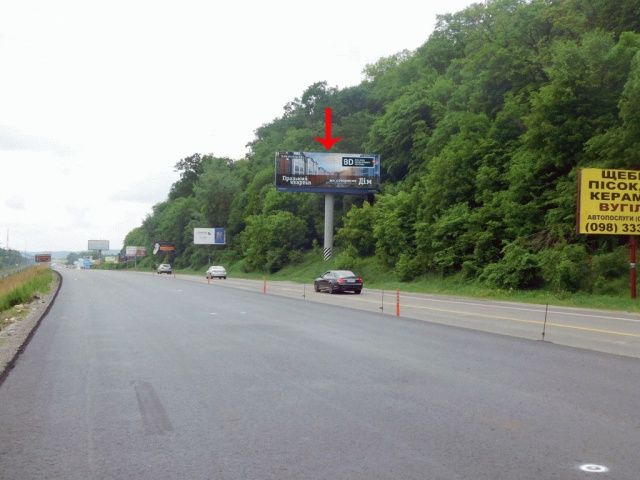 Megaboard Kyiv,  виїзд з Києва, до Знам'янки, перед поворотом на н.п.Леснікі, до котедж. містечка Грінвіч Хілл