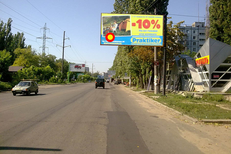 Билборд Николаев,  Космонавтов, 98 - рынок Строй- материалов Г-образный щит над дорогой., стА
