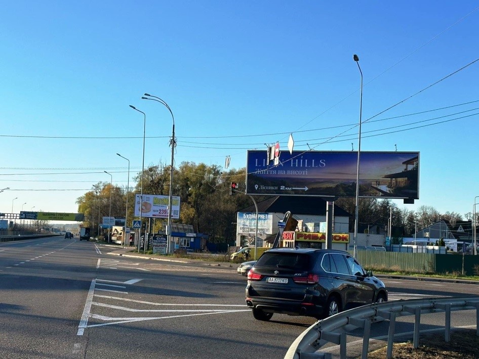 Билборд Лісники (Лісники),  с. Лісники, Новообухівське шосе / вул. Ватутіна, на світлофорі, біля ресторану "МакДональдс"    (в напрямку м. Обухів)