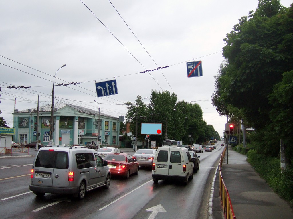 Billboard Khmelnitsky,  perehresta st.Kam'anec'ka - st.Petluri (Ruzicnans'kij univermag). nepodalik: TC "Ruzicnans'kij", skupcenna MAFiv, zupinki, sud (vid centru)