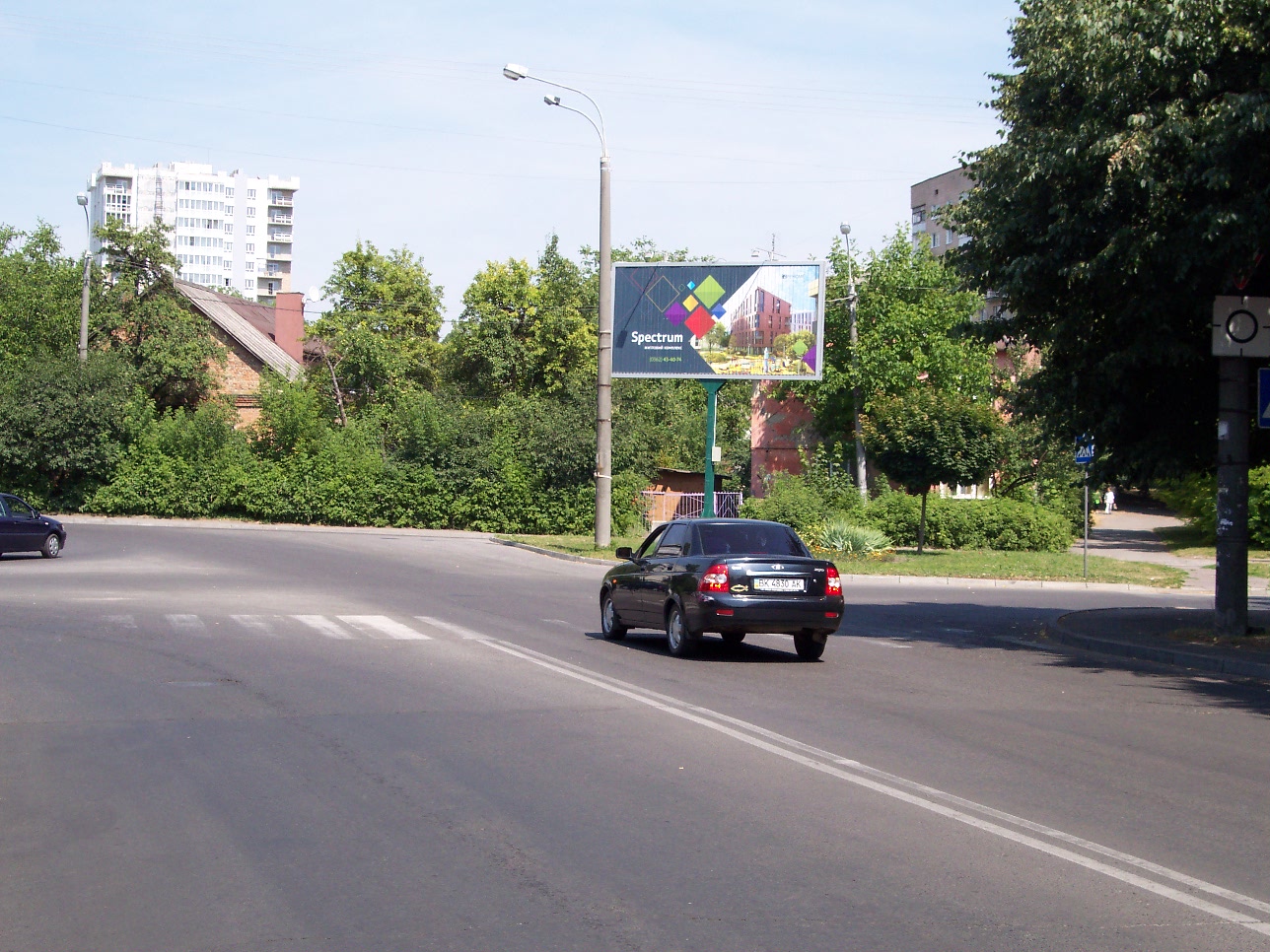 Prismatron, prism Rivne,  m. Rivne, st. Mickevica, v rajoni perehresta z st. Puskina