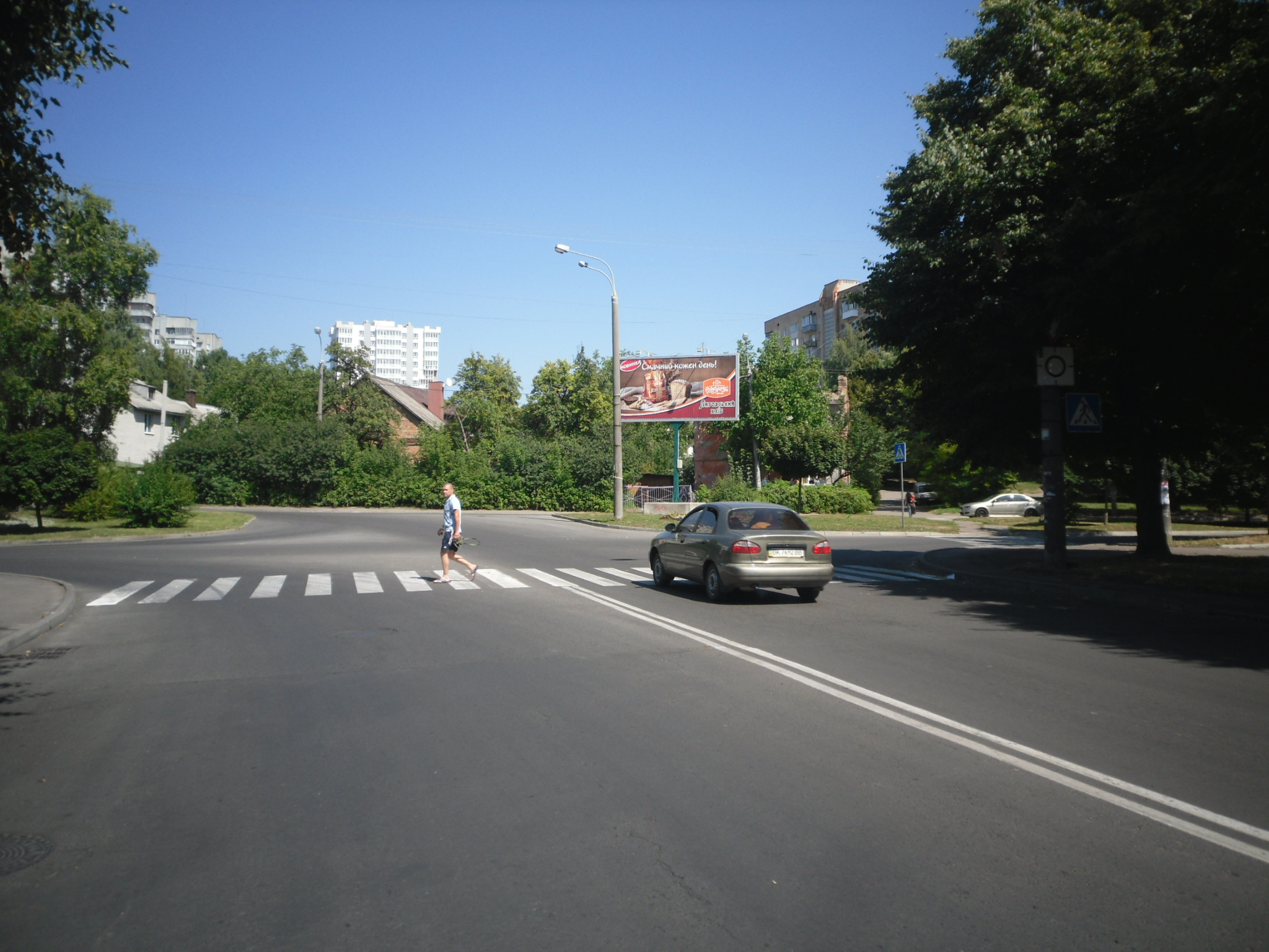 Prismatron, prism Rivne,  m. Rivne, st. Mickevica, v rajoni perehresta z st. Geroiv policii