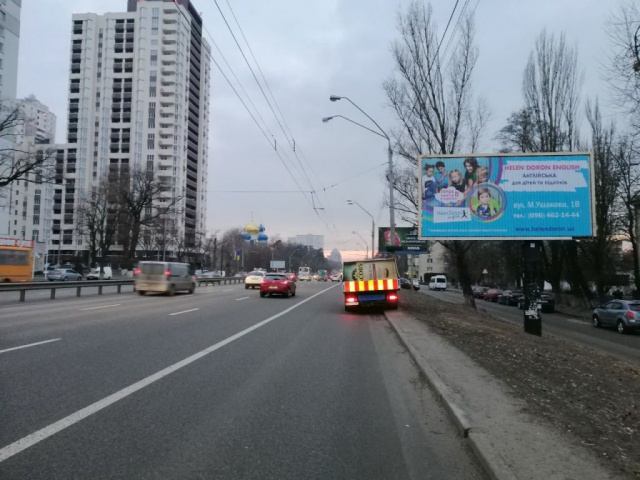 Prismatron, prism Kyiv,  Berestejskij (Peremogi) av.,120  -z centru (miz st.m.Svatosino i st.m.Zitomirs'ka)