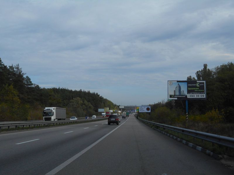 Billboard Kapitanivka,  s. Kapitanivka, trasa M-06 "Kiiv-Cop" (Zitomir), km 23+300 livo, 400m do povorotu na bazu "Snajper"