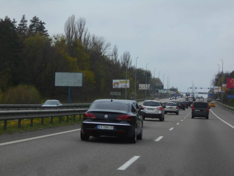 Billboard Kapitanivka,  s. Kapitanivka, trasa M-06 "Kiiv-Cop" (Zitomir), km 23+300 livo, za povorotom na bazu "Snajper"